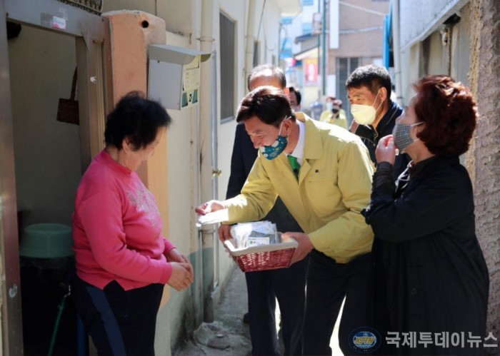 1. 보성군, 전국 최초 필터 교체용 자체제작 마스크 전 군민 무료 보급 (2).JPG