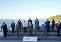 문 대통령, 존슨·바이든과 나란히…G7서 확인된 달라진 한국 위상